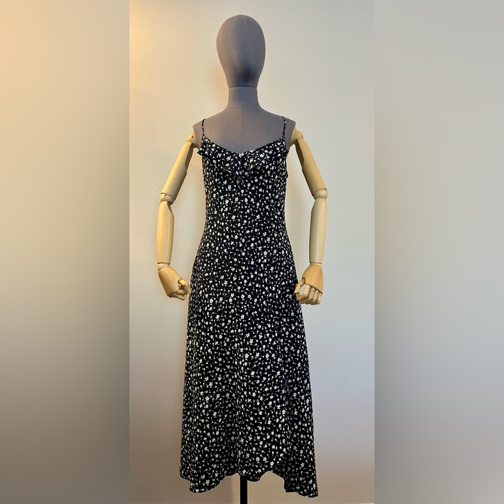 👗 Elegant Asymmetrical Black and White Dress